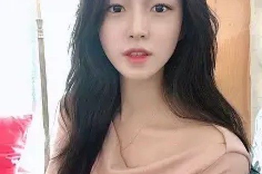 斗鱼女主播忘关摄像头私密画面流出！虚假人设彻底翻车